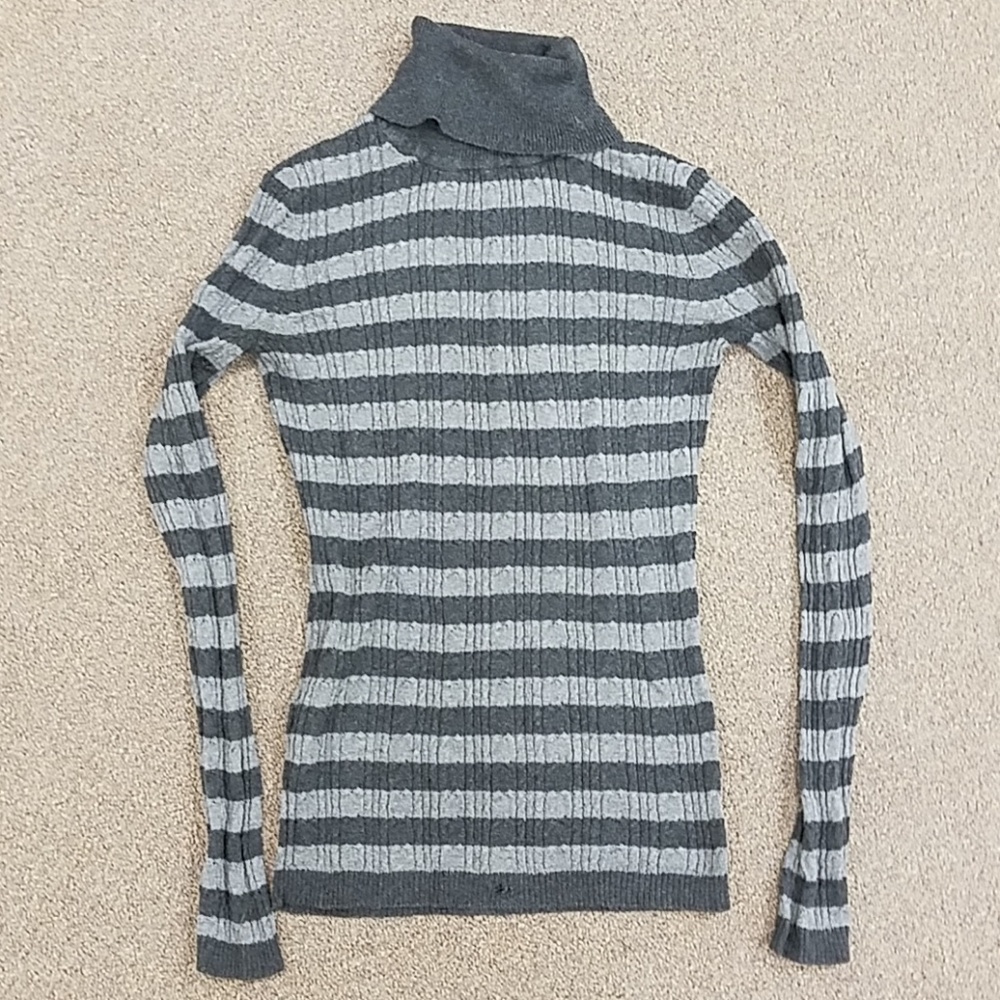 BCBG turtleneck